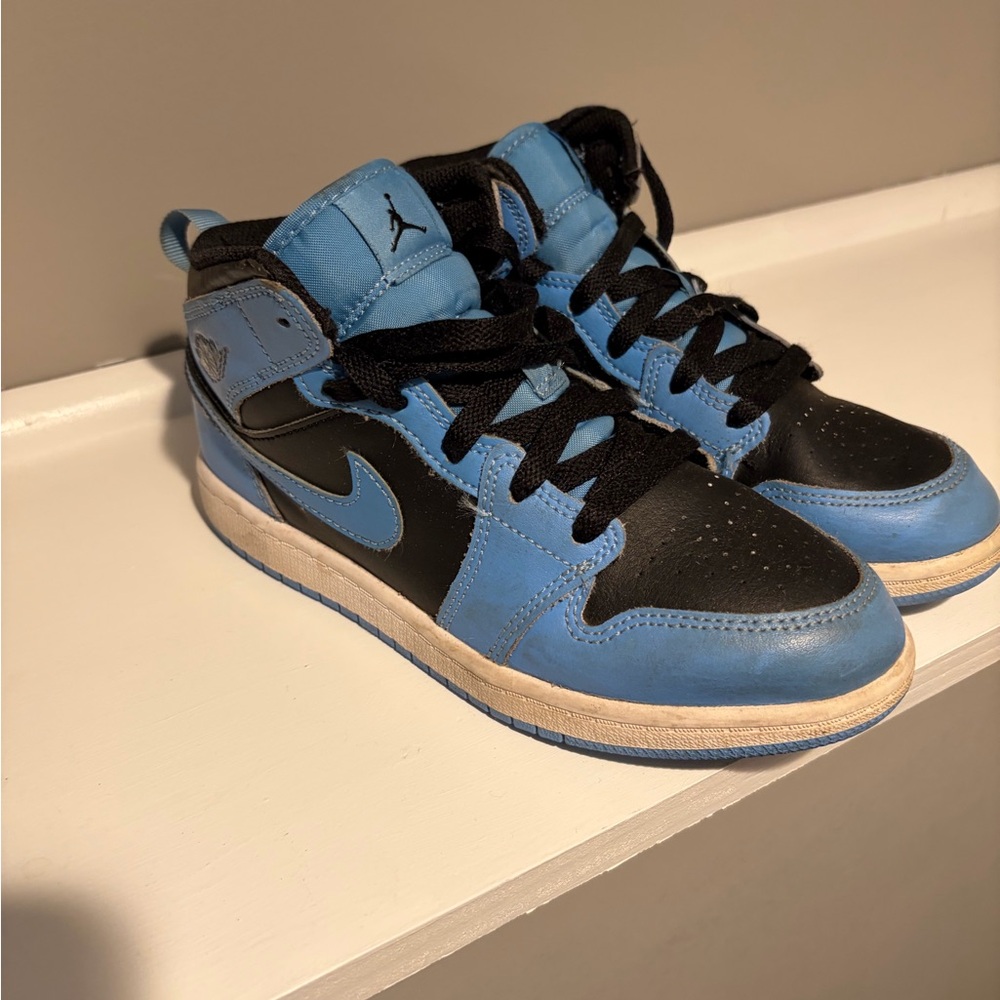 Nike Kids Black & Light Blue High-Top Sneakers